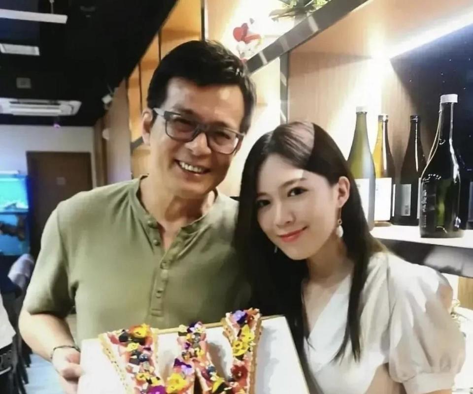 这把年纪花, 黄日华突然 这把年纪花, 黄日华突然