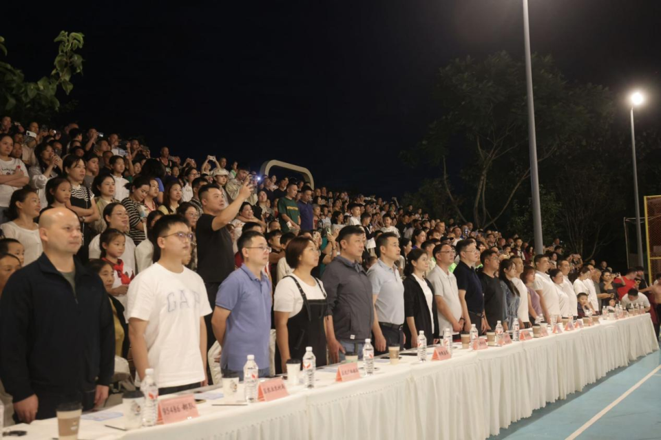 受团队协作, 乡土文化的, https