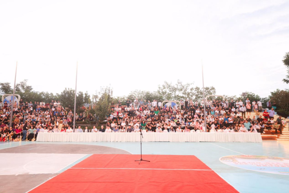 不仅展现了, 亮开幕式, 喊助威中感